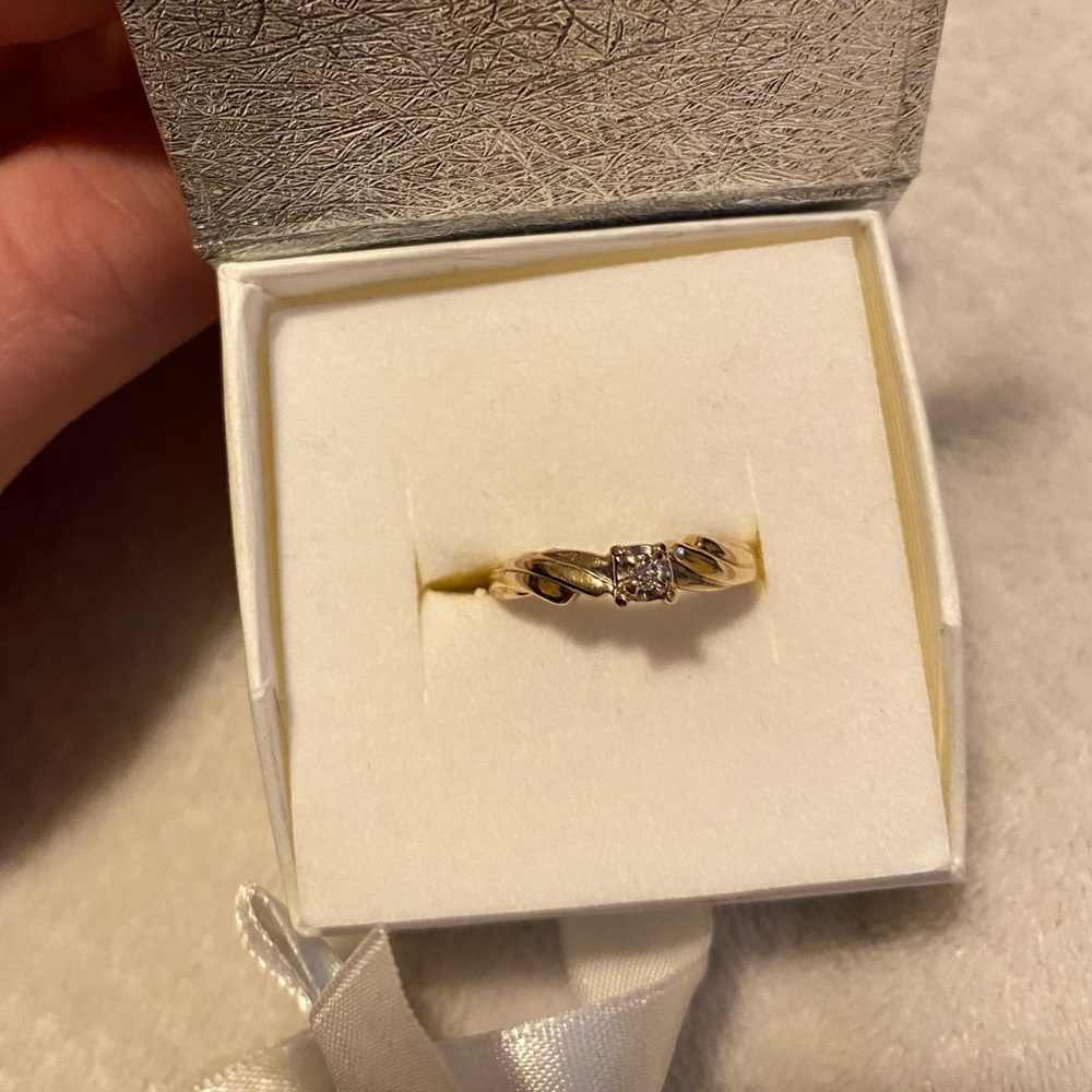 14k Gold Diamond Ring size 6